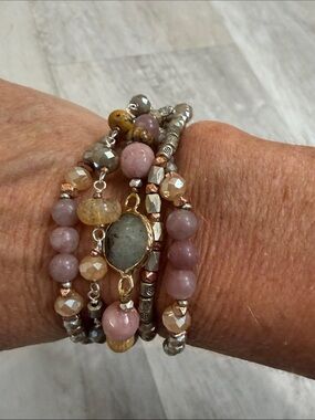 Stitchfix Multistrand Beaded Bracelet with Pink and Gold Accents, Magnetic clasp